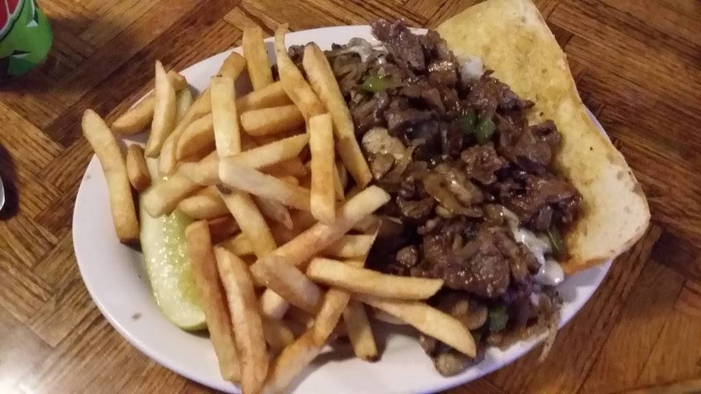 Slick Willys | restaurant | 2301 12th Ave, South Milwaukee, WI 53172, USA | 4147621974 OR +1 414-762-1974