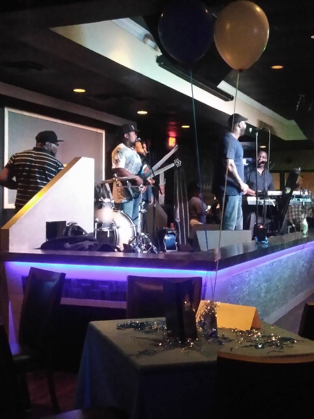 BH Lounge Desoto | restaurant | 2021 N Hampton Rd #100, DeSoto, TX 75115, USA | 9722982322 OR +1 972-298-2322