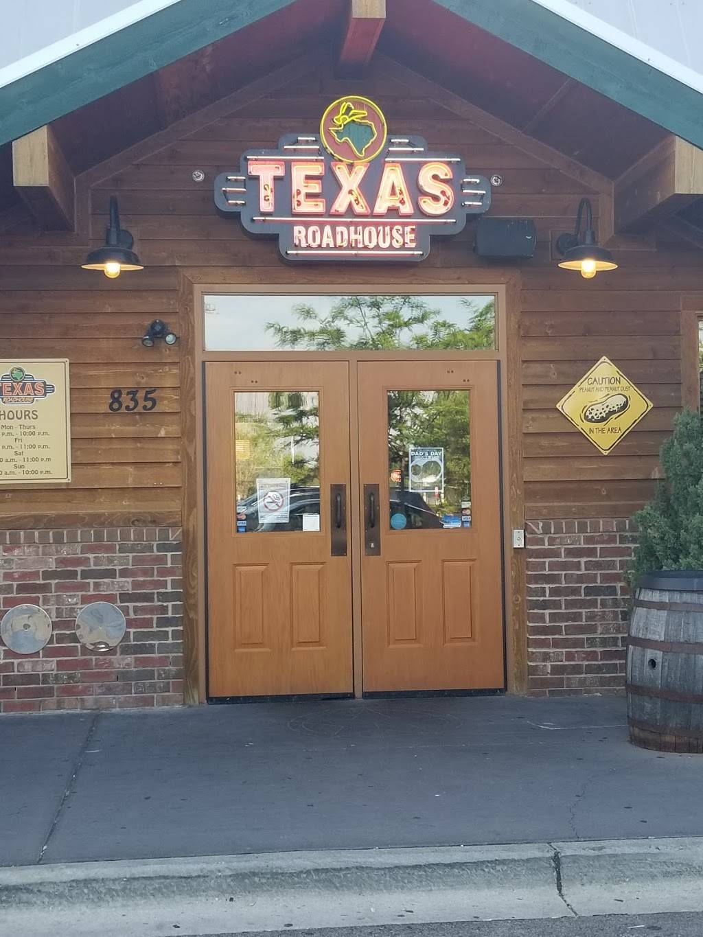 Texas Roadhouse | restaurant | 835 Cog Cir, Crystal Lake, IL 60014, USA | 8153567427 OR +1 815-356-7427
