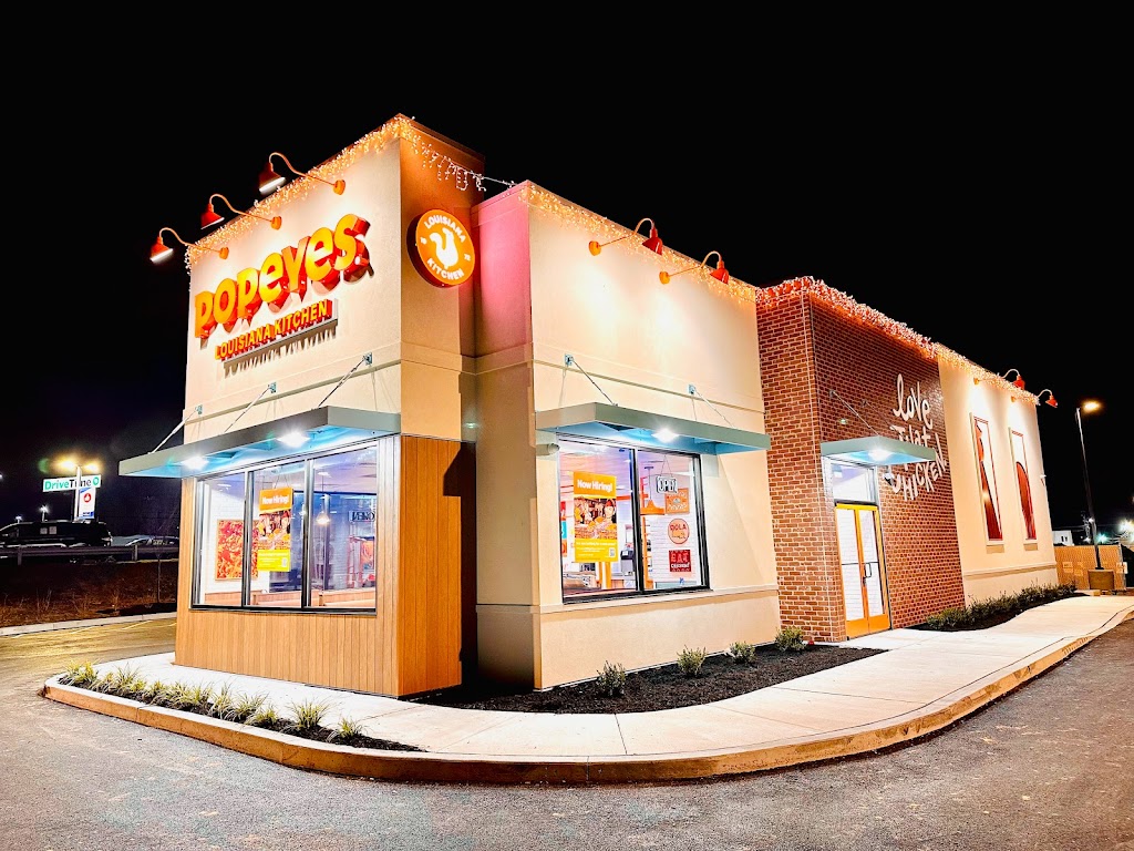 Popeyes Louisiana Kitchen | restaurant | 1791 Lincoln Hwy, Levittown, PA 19056, USA | 2675638326 OR +1 267-563-8326