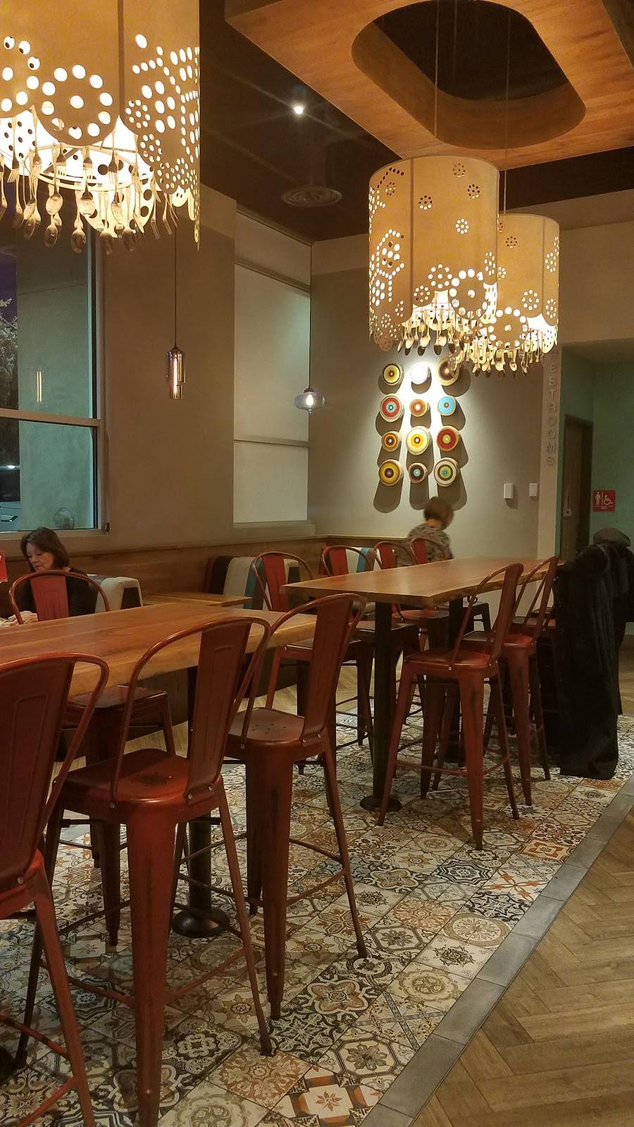 Luna Grill - Palm Desert | restaurant | 73405 CA-111 Ste.105, Palm Desert, CA 92260, USA | 4422275810 OR +1 442-227-5810