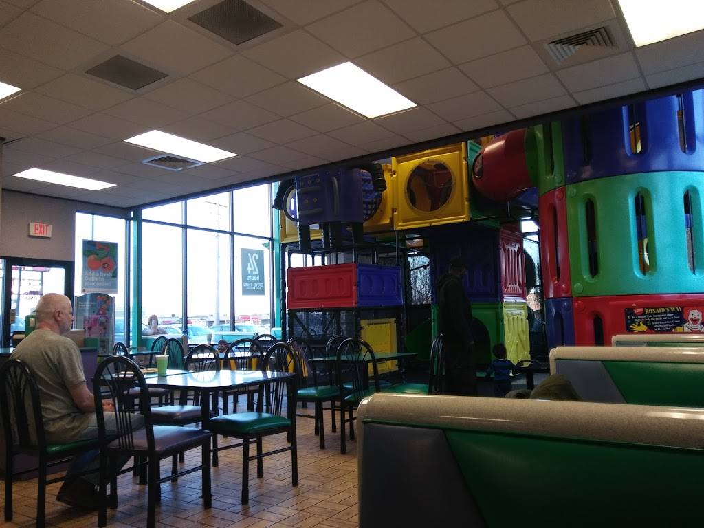 McDonalds | cafe | 2075 Snelling Ave N, Roseville, MN 55113, USA | 6516311630 OR +1 651-631-1630