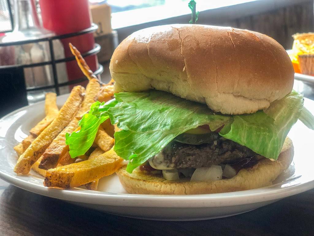 Shakers Diner | restaurant | 80 Bolton St, Bobcaygeon, ON K0M 1A0, Canada | 7058806608 OR +1 705-880-6608