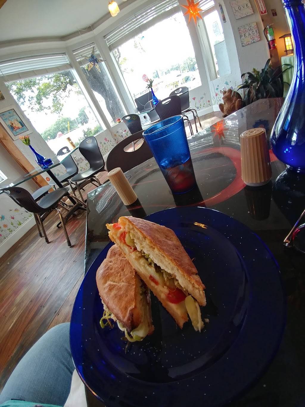 Cafe Aquarius | restaurant | 2101 Paris Rd, Chalmette, LA 70043, USA | 5045103080 OR +1 504-510-3080