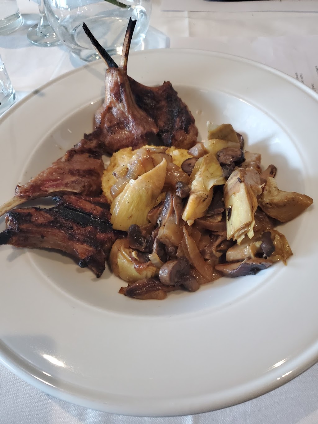 Michaels Steaks & Seafood | restaurant | 1525 1st Ave S, Birmingham, AL 35233, USA | 2058719525 OR +1 205-871-9525