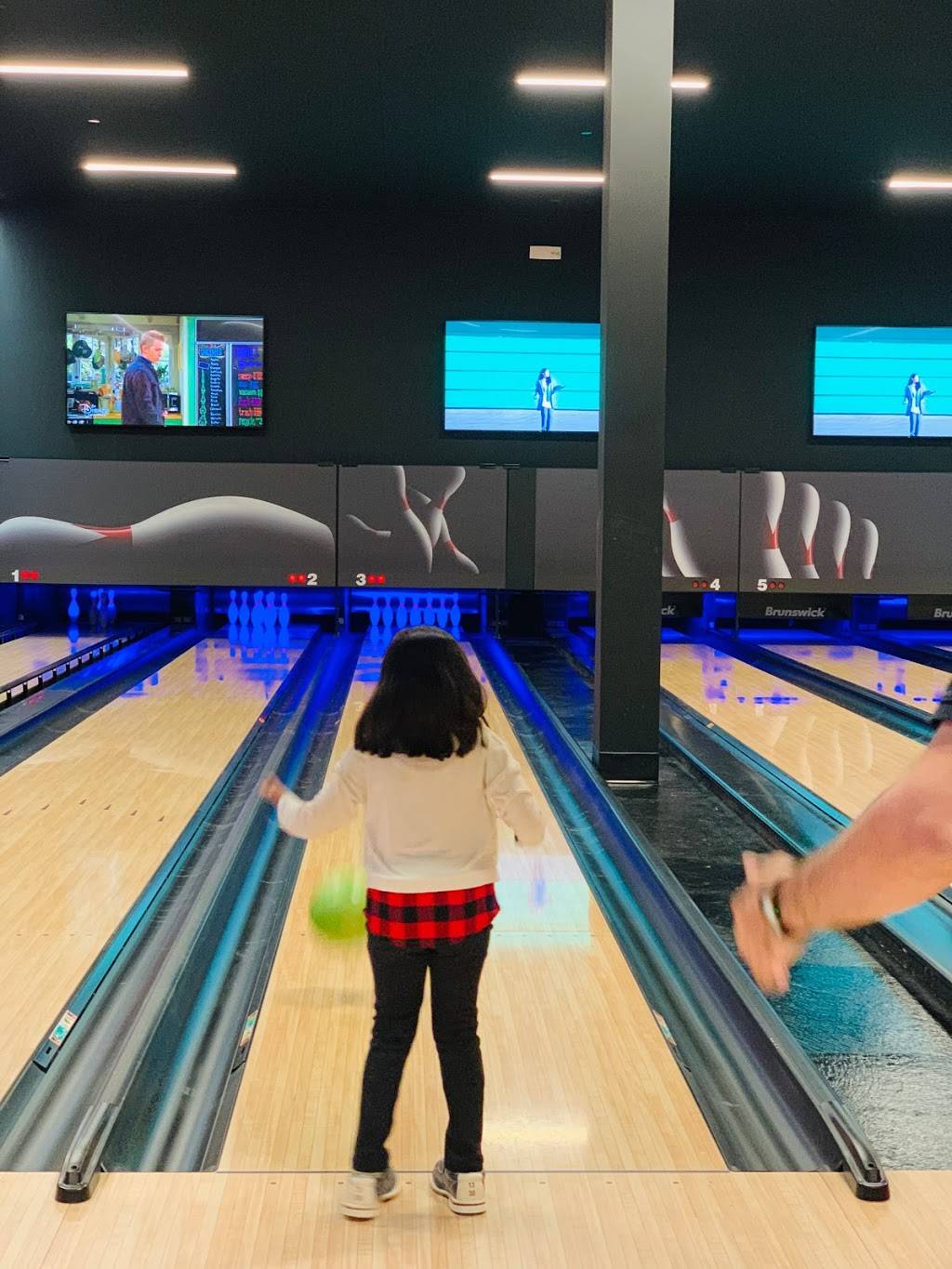 Playdium | restaurant | 20 Biscayne Crescent, Brampton, ON L6W 4S1, Canada | 9057699070 OR +1 905-769-9070