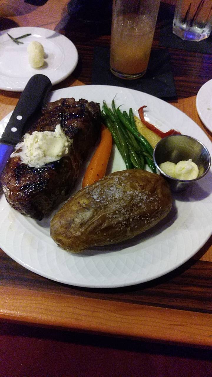 Luna | restaurant | 950 Lake Carillon Dr, St. Petersburg, FL 33716, USA | 7279542140 OR +1 727-954-2140