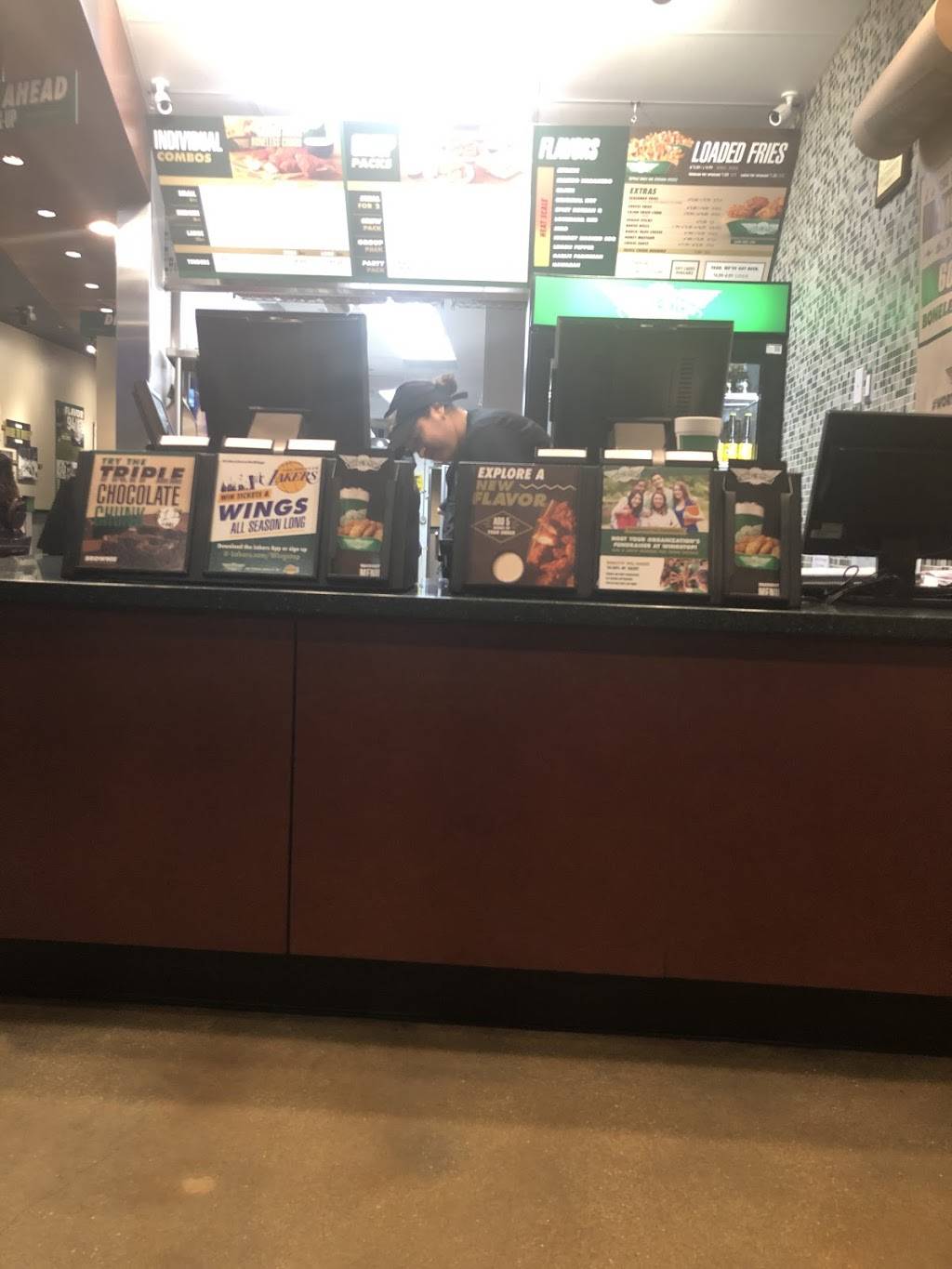 Wingstop | restaurant | 3584 S Figueroa St, Los Angeles, CA 90007, USA | 2137459464 OR +1 213-745-9464