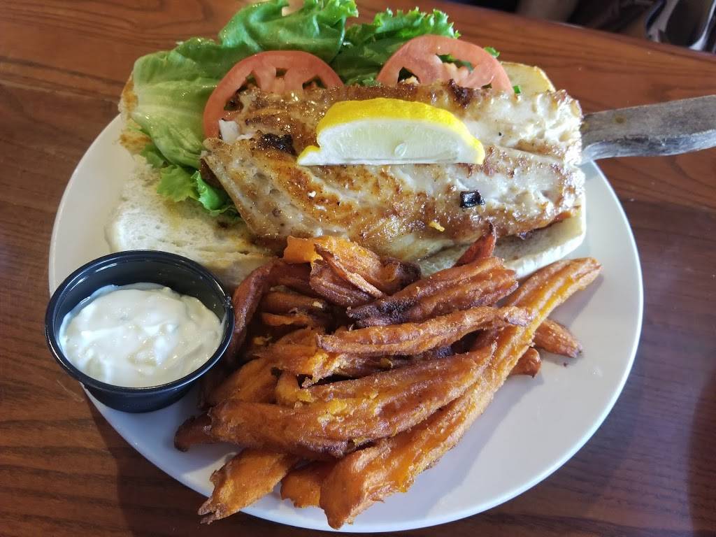 Hurricane Charleys Raw Bar & Grill | restaurant | 300 W Retta Esplanade, Punta Gorda, FL 33950, USA | 9416399695 OR +1 941-639-9695