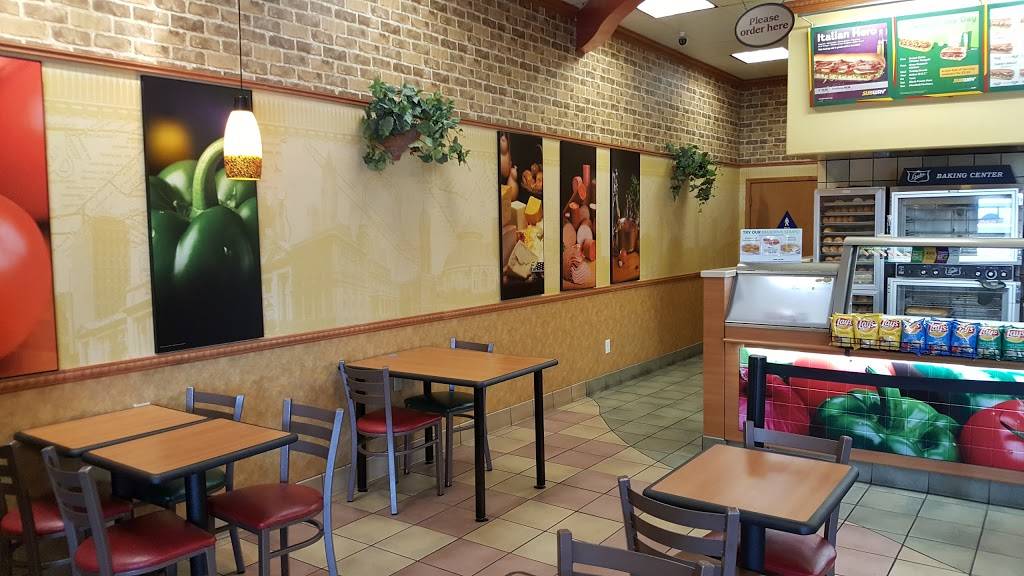 Subway | restaurant | 450 W El Monte Way, Dinuba, CA 93618, USA | 5595950916 OR +1 559-595-0916