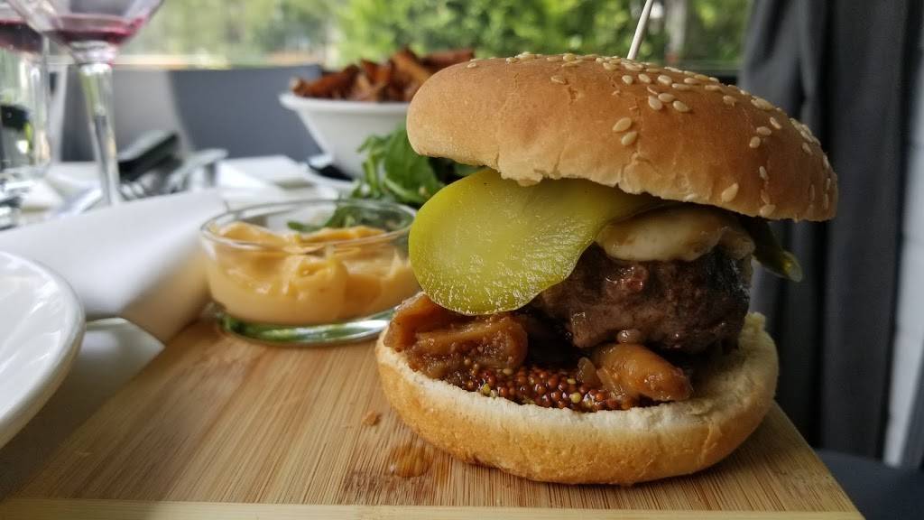 Adèle Bistro | restaurant | 1241 Chemin du Chantecler, Sainte-Adèle, QC J8B 2Y3, Canada | 4502294894 OR +1 450-229-4894