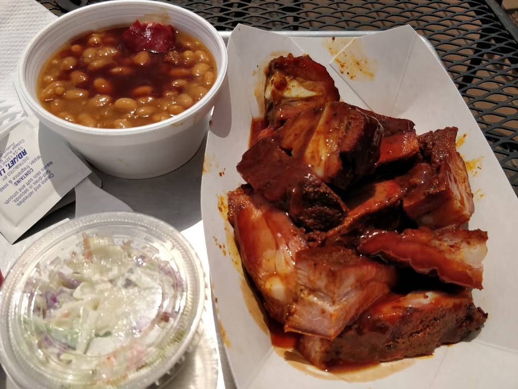 Dukes Blues n BBQ | restaurant | 112 Railroad St, East Dundee, IL 60118, USA | 2245872677 OR +1 224-587-2677