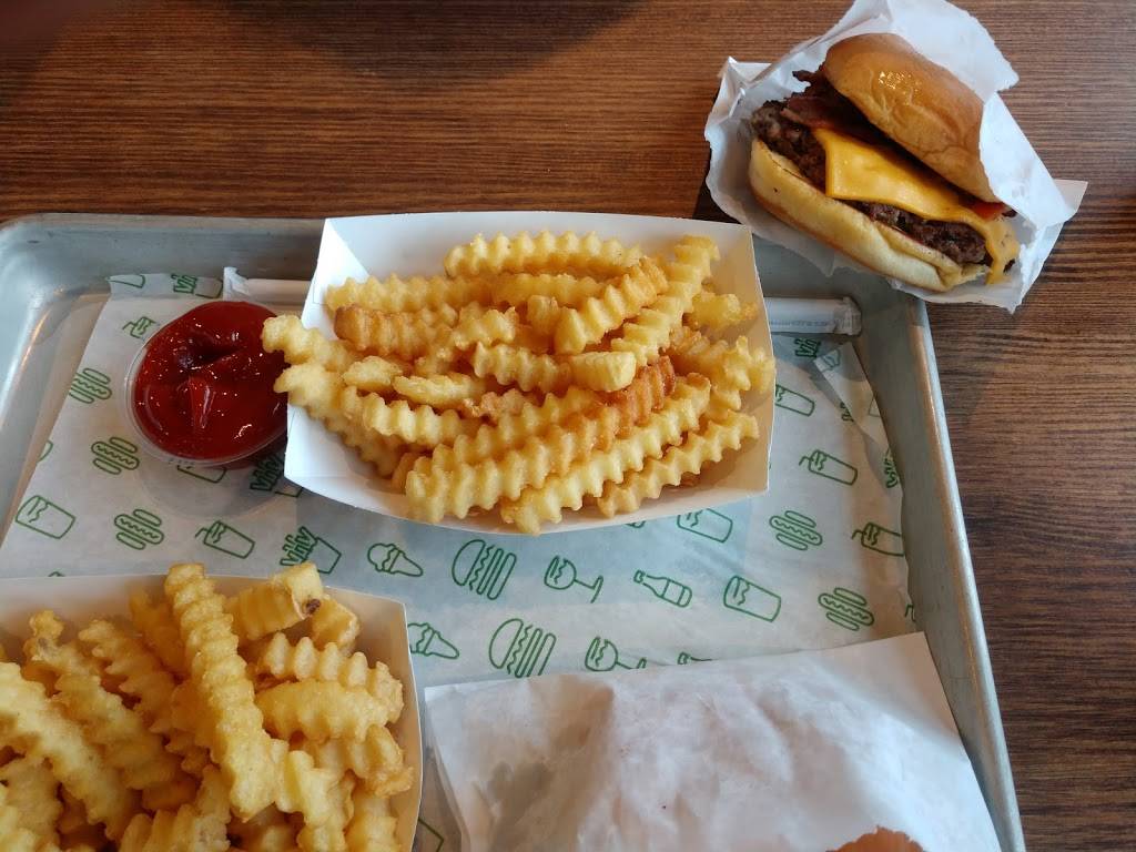 Shake Shack | restaurant | 239 W 47th St, Kansas City, MO 64112, USA | 8167084030 OR +1 816-708-4030