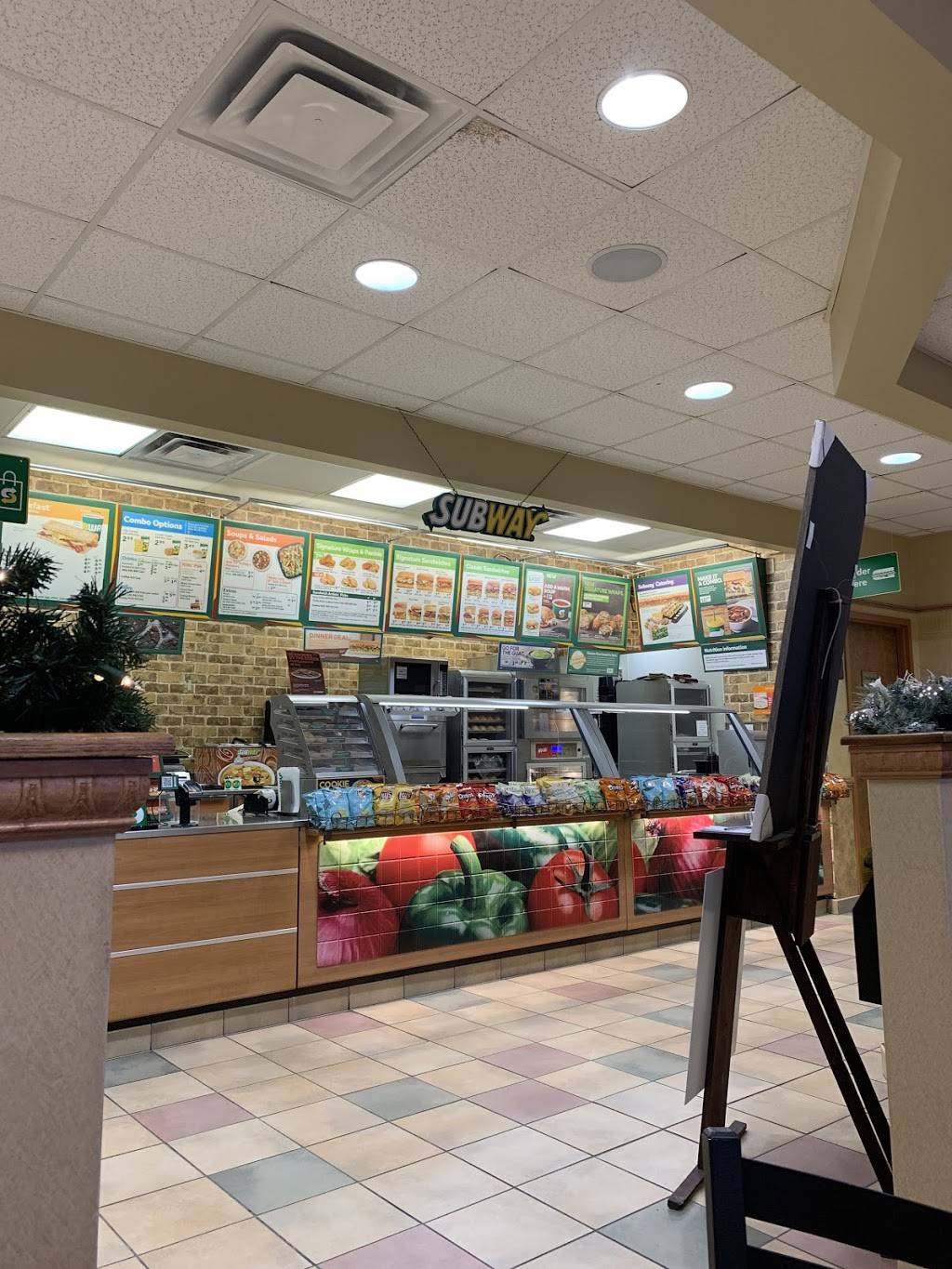 Subway | restaurant | ESSO ON THE RUN TRUCK STOP, 5906 Oil Heritage Rd, Wyoming, ON N7M 5J6, Canada | 5198453249 OR +1 519-845-3249