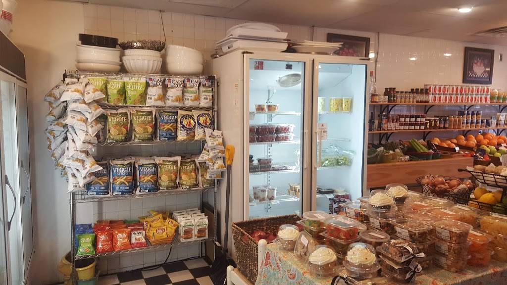 Marias Gourmet | meal takeaway | 7 Bessom St, Marblehead, MA 01945, USA | 7819901220 OR +1 781-990-1220