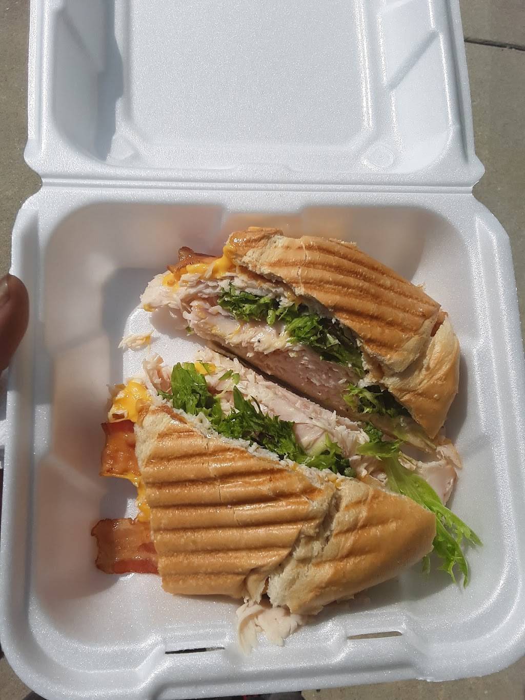 Flossie & Delzenas | restaurant | 600 Broadway St, Lincoln, IL 62656, USA | 2177322411 OR +1 217-732-2411