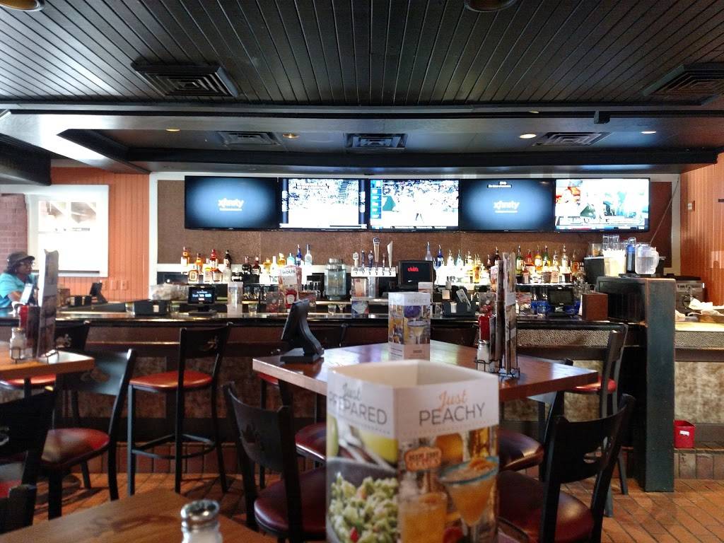 Chilis Grill & Bar | meal takeaway | 402 W 14 Mile Rd, Troy, MI 48083, USA | 2485892119 OR +1 248-589-2119