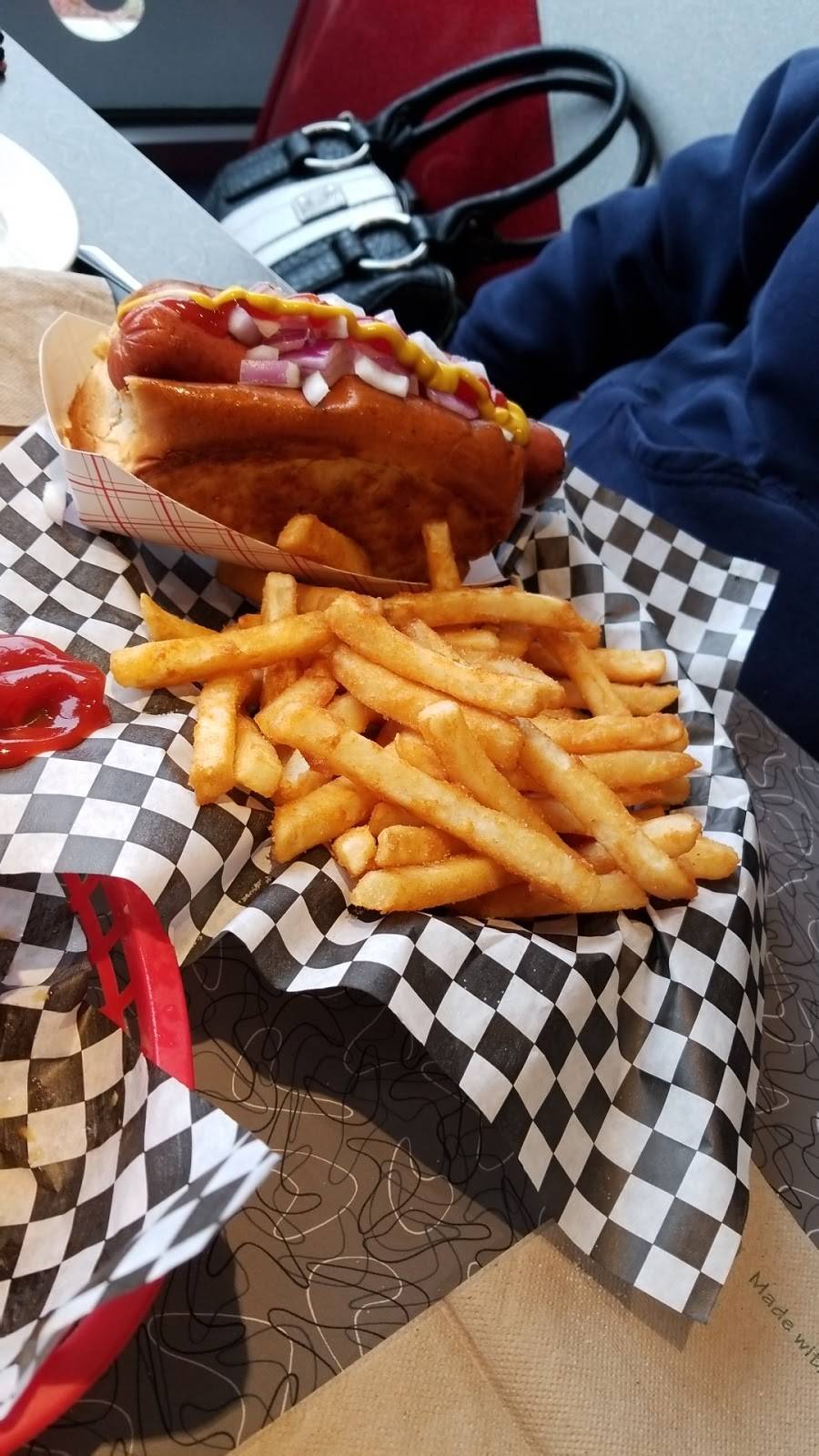 KCs Classic Burger Bar | restaurant | 2459, 625 E Washington St, North Attleborough, MA 02760, USA | 5083160901 OR +1 508-316-0901