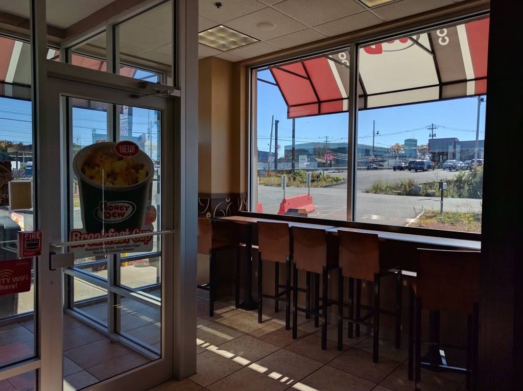 Honey Dew Donuts | bakery | 130 Newbury St, Peabody, MA 01960, USA | 9788265606 OR +1 978-826-5606