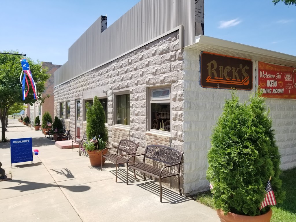 Ricks Cafe | restaurant | 117 Main St, Mobridge, SD 57601, USA | 6058455300 OR +1 605-845-5300