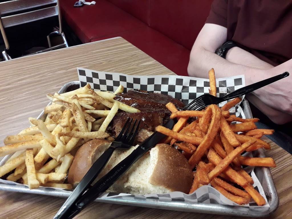 Big Erns BBQ | restaurant | 707 Fremont St, Las Vegas, NV 89101, USA | 7028347845 OR +1 702-834-7845