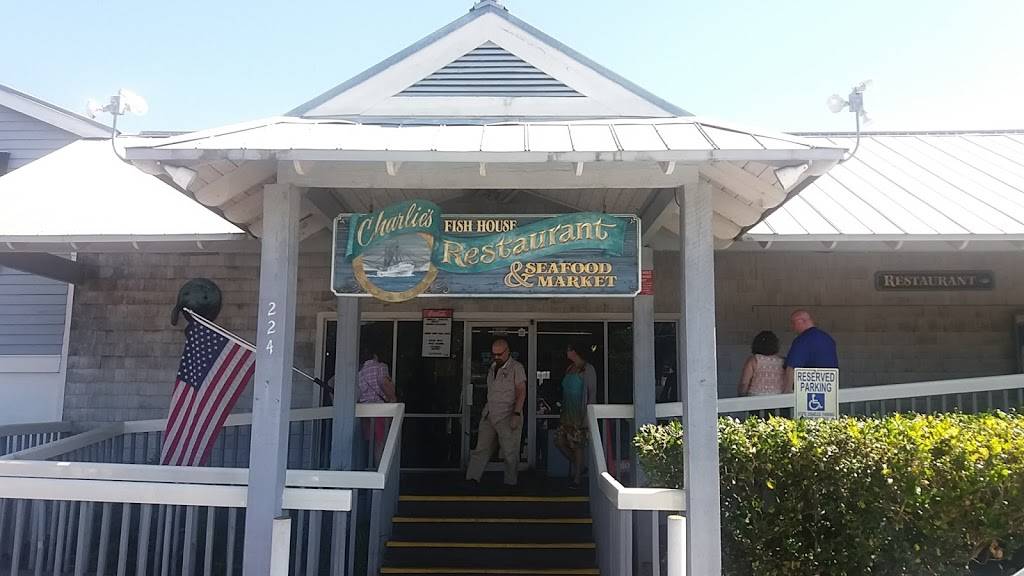 Charlies Fish House Restaurant | restaurant | 224 US-19, Crystal River, FL 34428, USA | 3527953949 OR +1 352-795-3949
