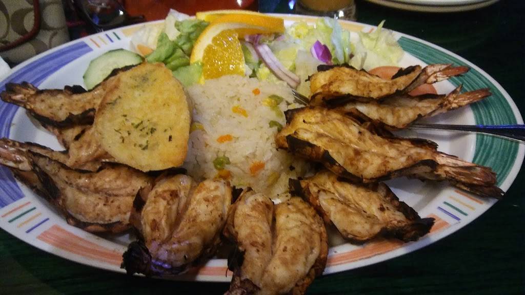 Mariscos Las Islitas | restaurant | 2446 S Western Ave, Chicago, IL 60608, USA | 7733760610 OR +1 773-376-0610