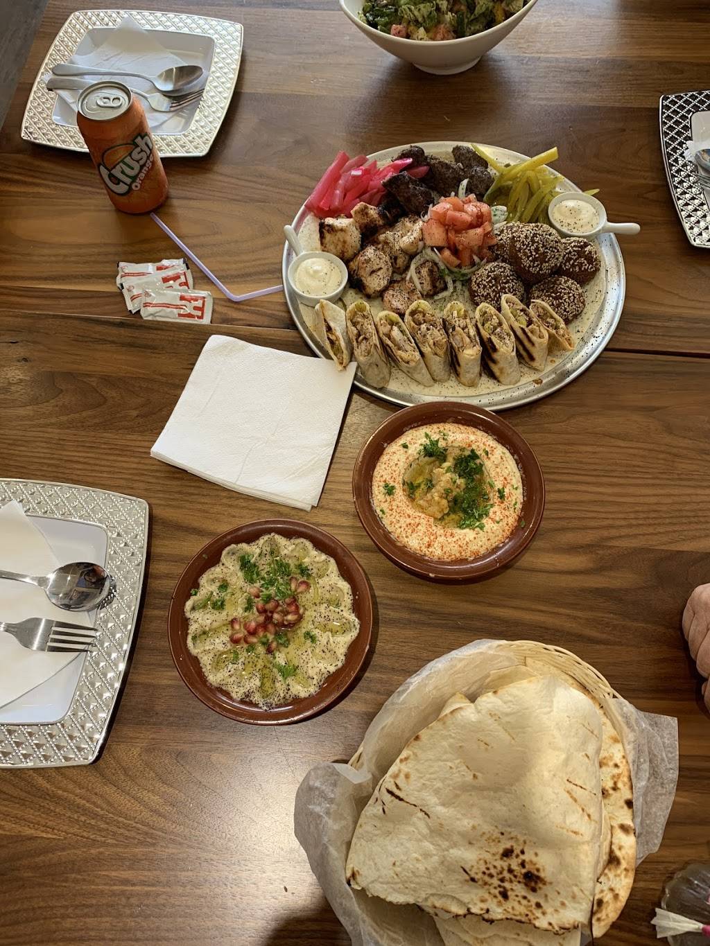 Mangoss | restaurant | 152 Lakeshore Rd E, Mississauga, ON L5G 1E9, Canada | 9059907722 OR +1 905-990-7722