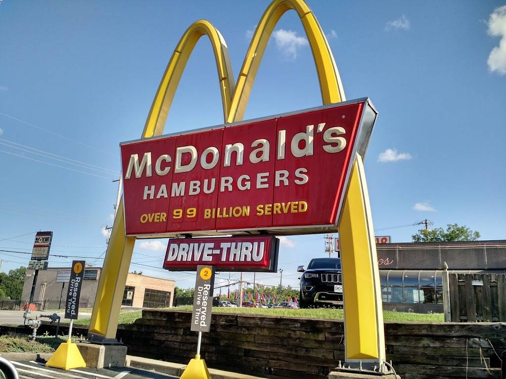 McDonalds | cafe | 4002 N Oak Trafficway, Kansas City, MO 64116, USA | 8164533399 OR +1 816-453-3399