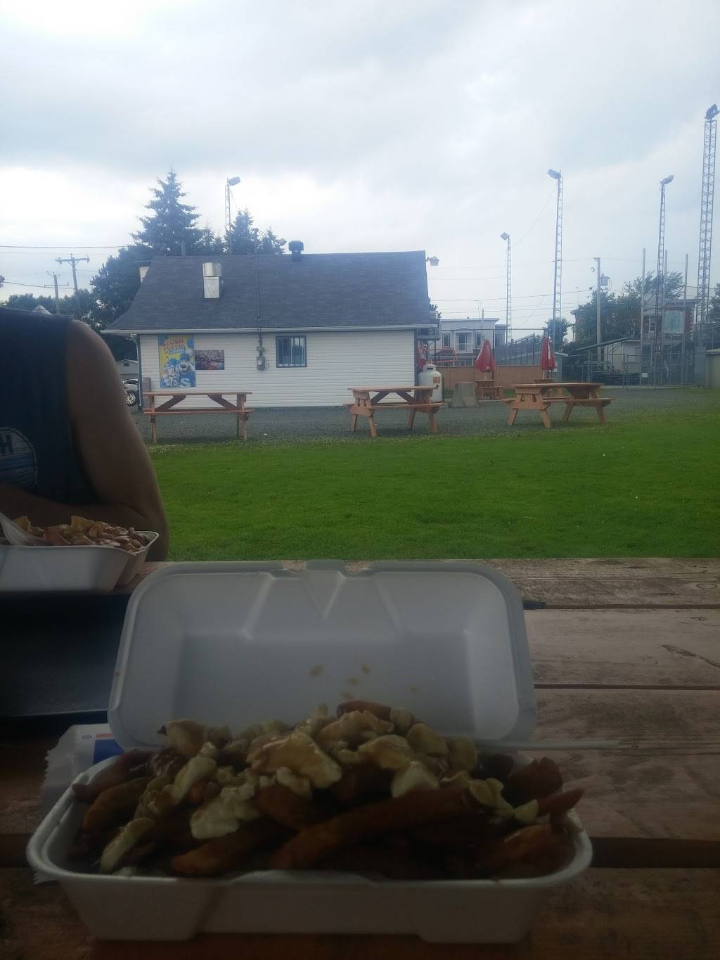 Cantine Le Pignon | restaurant | 103 Rue Béliveau, Saint-Léonard-dAston, QC J0C 1M0, Canada | 8193992116 OR +1 819-399-2116