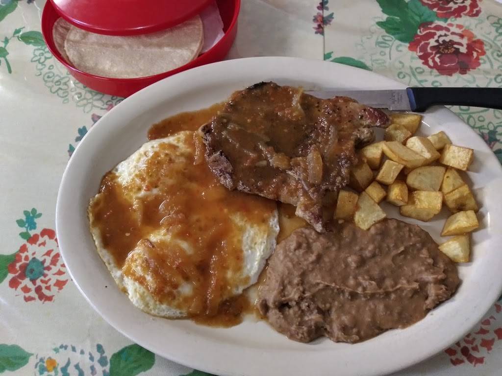 Los Reyes Cafe | restaurant | 101 US-87, Smiley, TX 78159, USA | 8305876510 OR +1 830-587-6510