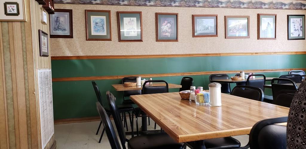 Adrians Diner | restaurant | 5443 Broad St N, Trezevant, TN 38258, USA | 7316693966 OR +1 731-669-3966