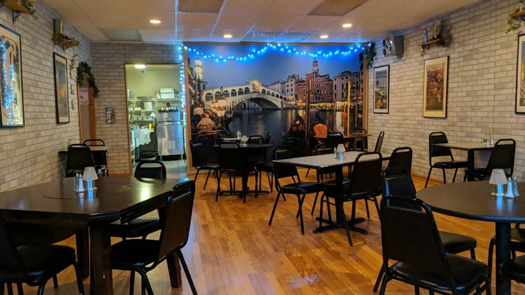 Italianos | meal takeaway | 142 N Water St, Sparta, WI 54656, USA | 6082696393 OR +1 608-269-6393