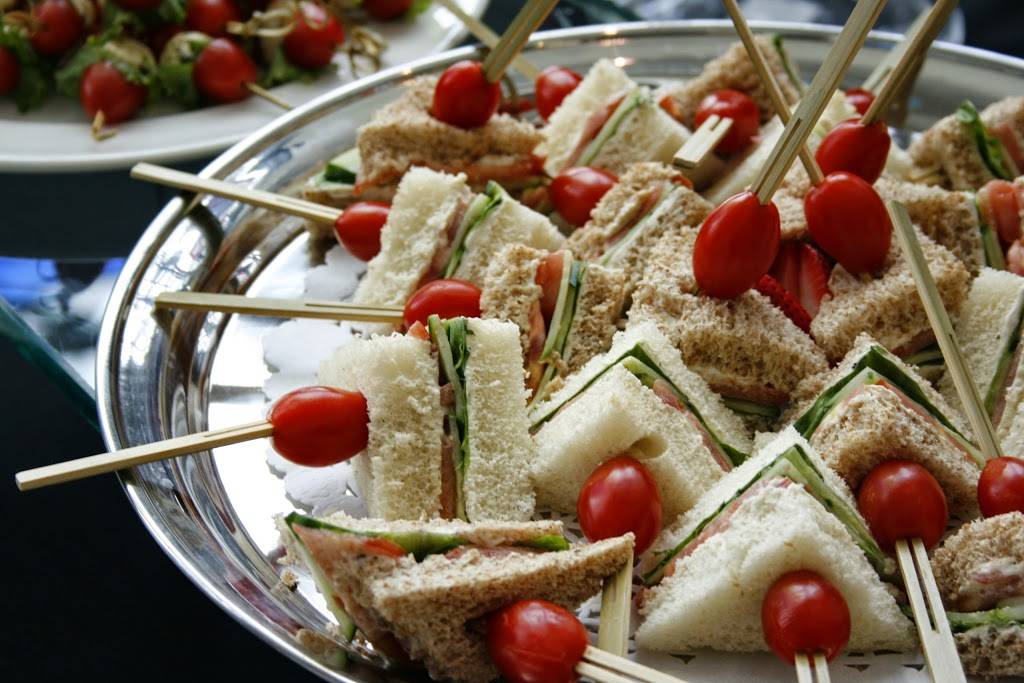 Live Cuisine Restaurant | restaurant | 4141 Living Arts Dr, Mississauga, ON L5B 4B8, Canada | 9053066116 OR +1 905-306-6116