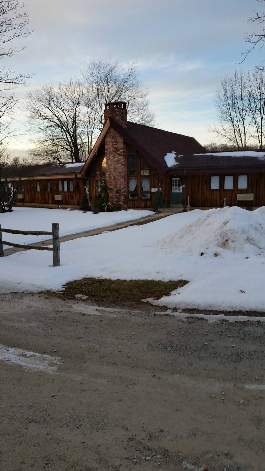 Foggy Mountain Resort | restaurant | 134 Springhouse Ln, Stahlstown, PA 15687, USA | 7245931000 OR +1 724-593-1000