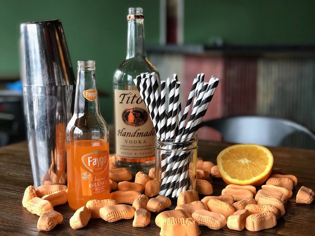 Stache International | restaurant | 1416 E Fisher Service Dr, Detroit, MI 48207, USA | 3139746895 OR +1 313-974-6895