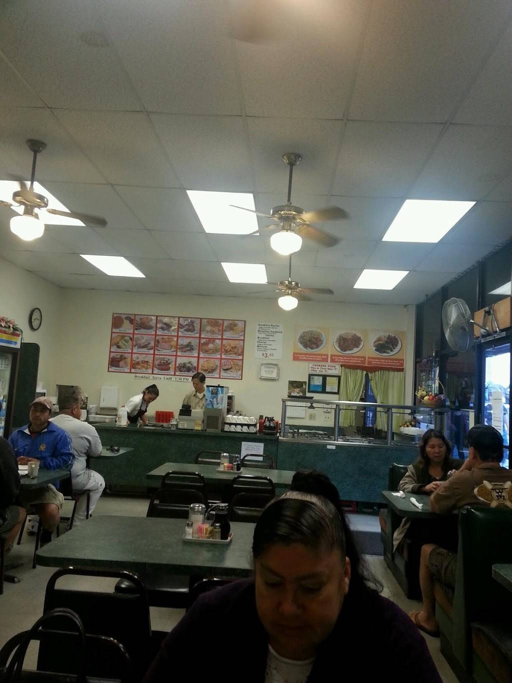 Georges Cafe | restaurant | 4012 43rd St, San Diego, CA 92105, USA | 6196240609 OR +1 619-624-0609