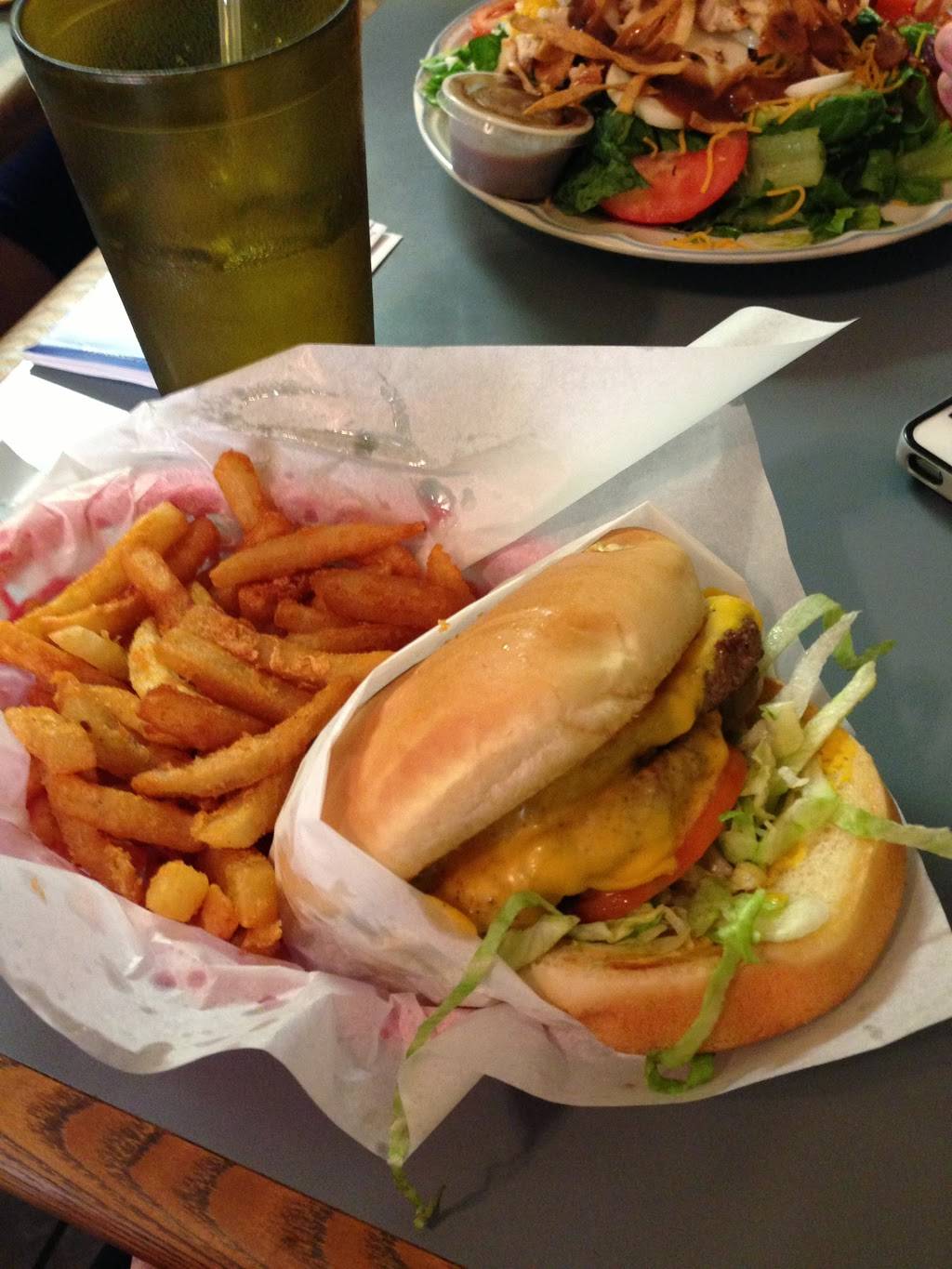 Candys Old Fashion Burgers | restaurant | 115 S Flores St, San Antonio, TX 78204, USA | 2102229659 OR +1 210-222-9659