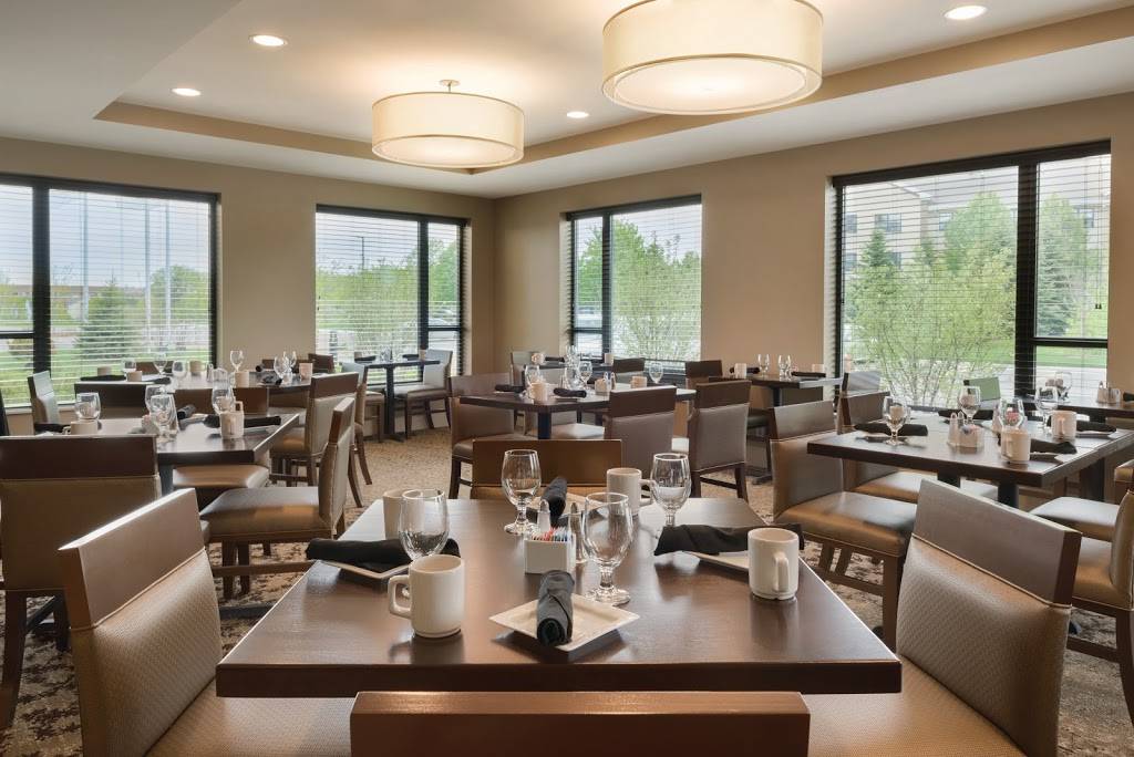 Out Look Bar & Grill | restaurant | 1998 N Roselle Rd, Schaumburg, IL 60195, USA | 8478850101 OR +1 847-885-0101