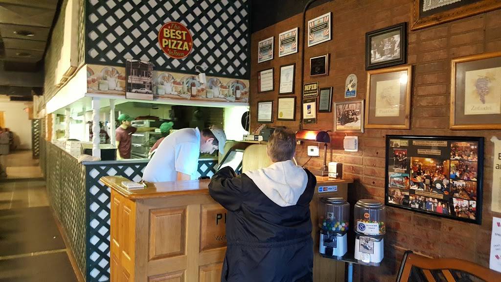 Pizza House | restaurant | 132 E Simmons St, Galesburg, IL 61401, USA | 3093438376 OR +1 309-343-8376