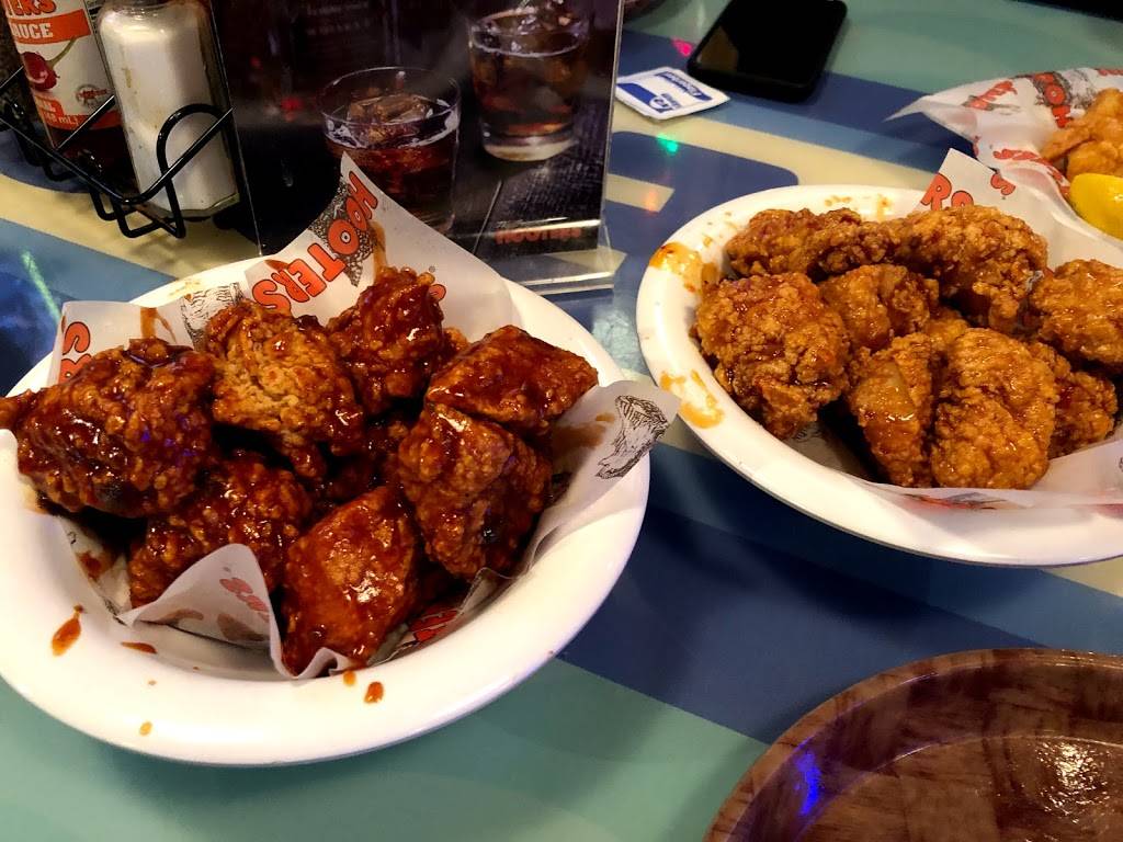 Hooters | meal takeaway | 4395 Fox Valley Center Dr, Aurora, IL 60504, USA | 6308514008 OR +1 630-851-4008