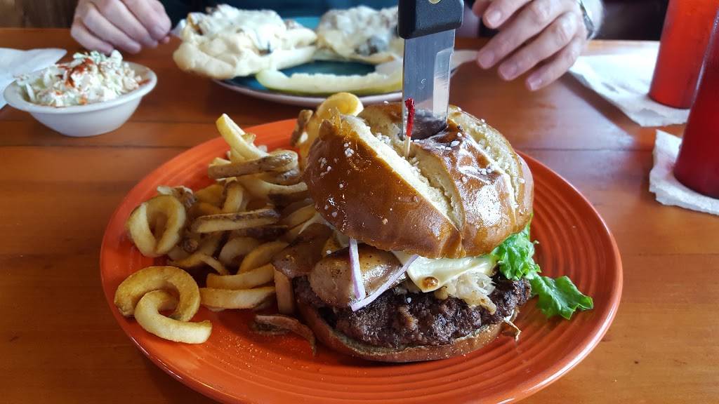 Charlie Horse | restaurant | 2426 E Silver Springs Blvd, Ocala, FL 34470, USA | 3526224050 OR +1 352-622-4050