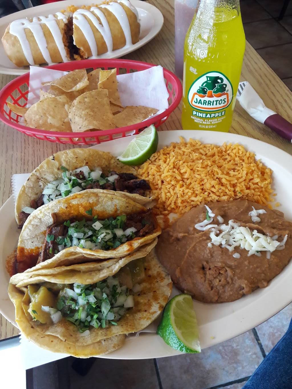 La Placita | restaurant | 108 Cass St, Woodstock, IL 60098, USA | 8153372303 OR +1 815-337-2303