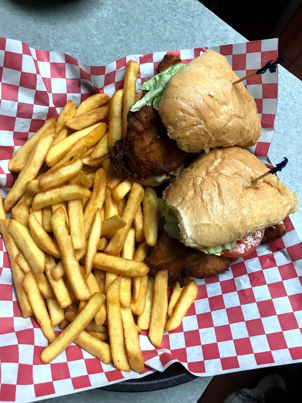 DEES MUSIC BAR & GRILL | restaurant | 2141 Loch Rane Blvd #140, Orange Park, FL 32073, USA | 9043752240 OR +1 904-375-2240