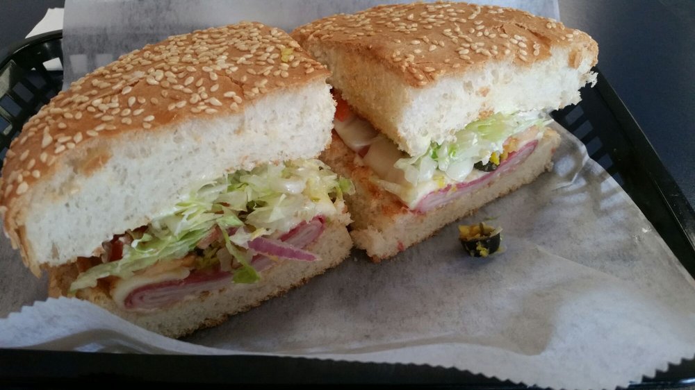 Houstons Famous Deli | restaurant | 2130 Holly Hall St, Houston, TX 77054, USA | 7137992544 OR +1 713-799-2544