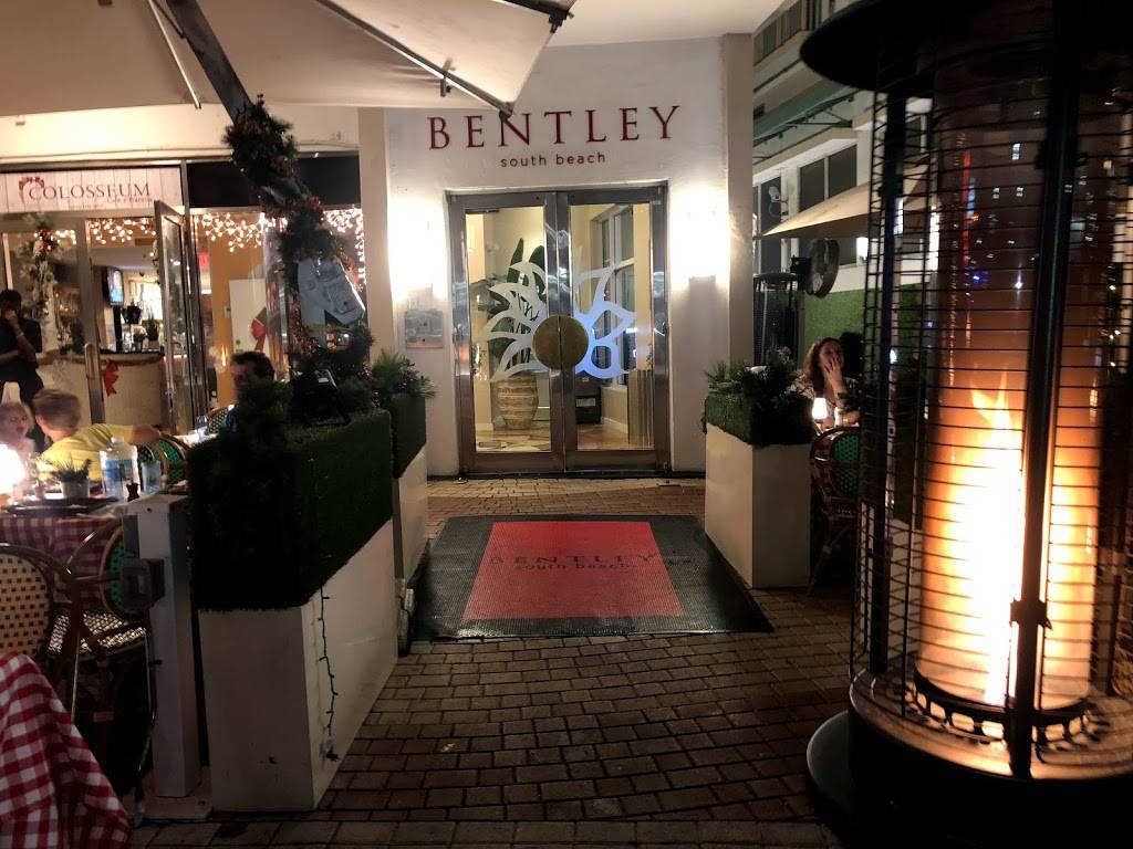 Colosseum Cafe | restaurant | 510 Ocean Dr, Miami Beach, FL 33139, USA | 3057638344 OR +1 305-763-8344