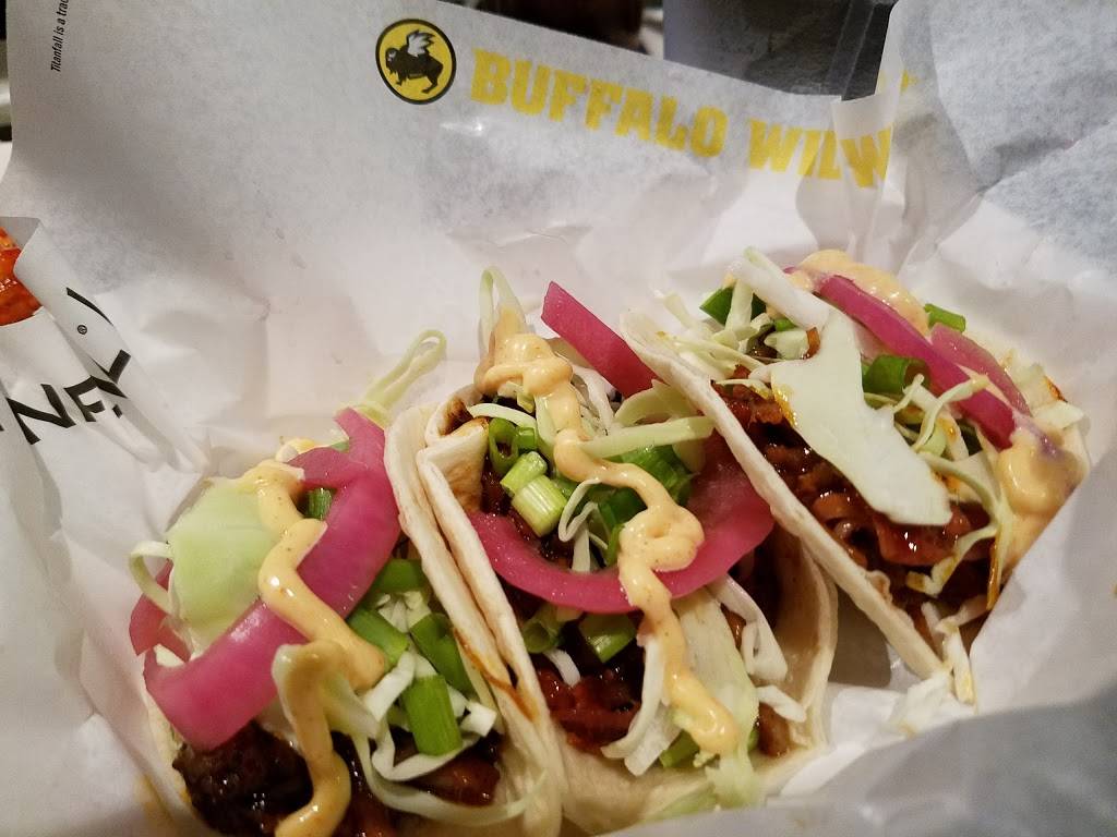 Buffalo Wild Wings | restaurant | 2035 28th St SE, Grand Rapids, MI 49508, USA | 6162412999 OR +1 616-241-2999