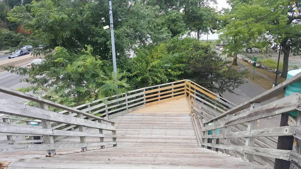 Bayside Marina | meal takeaway | 28-05 Cross Island Pkwy, Bayside, NY 11360, USA | 7182290097 OR +1 718-229-0097