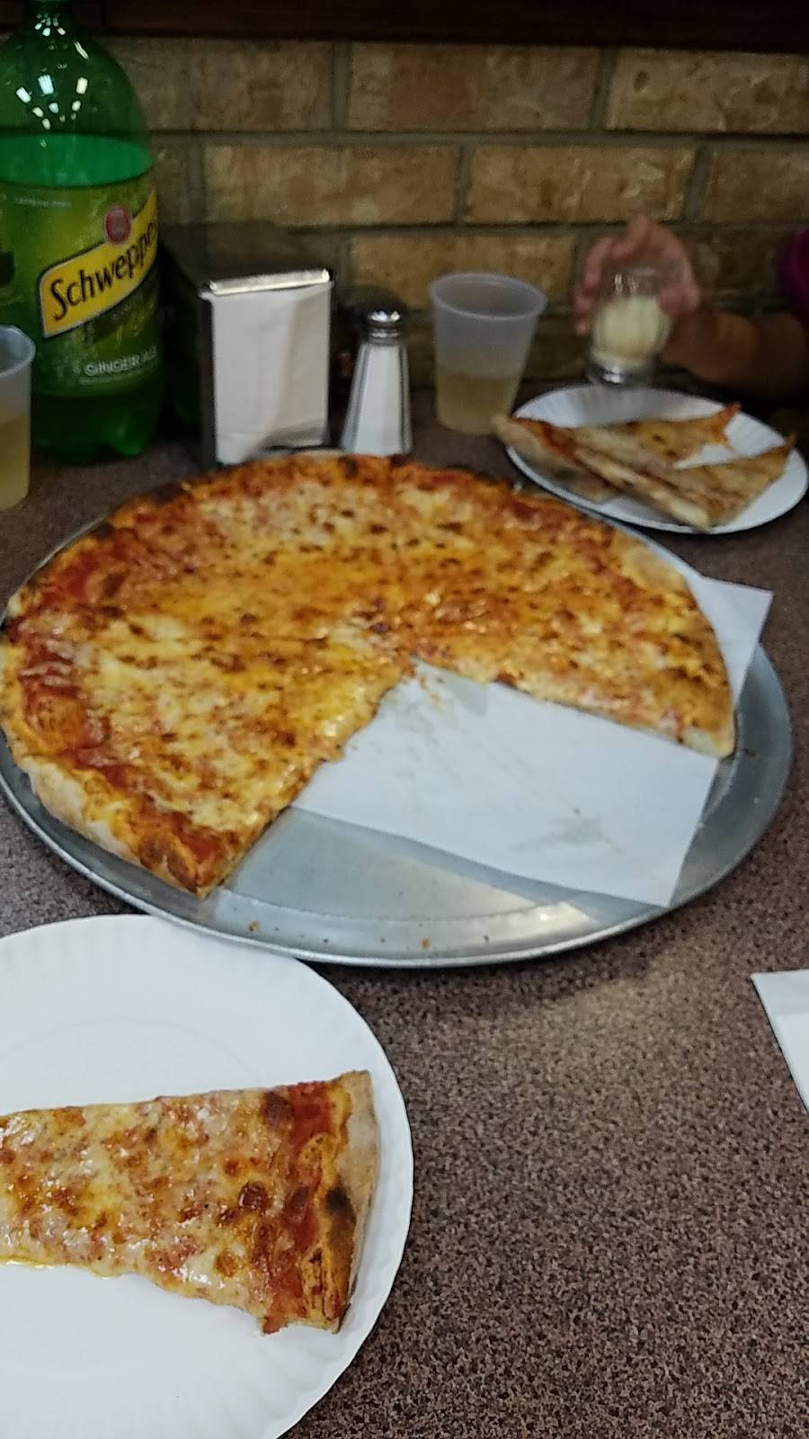 Hubbard Park Pizza | meal delivery | 843 W Main St, Meriden, CT 06451, USA | 2036398941 OR +1 203-639-8941