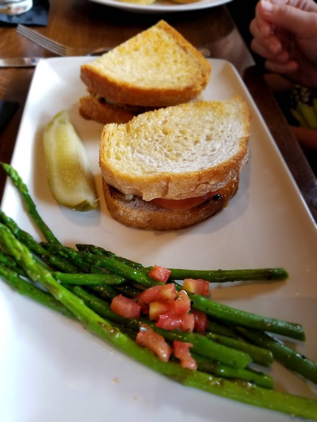 Devon Seafood & Steak | night club | 27 W Chocolate Ave, Hershey, PA 17033, USA | 7175085460 OR +1 717-508-5460